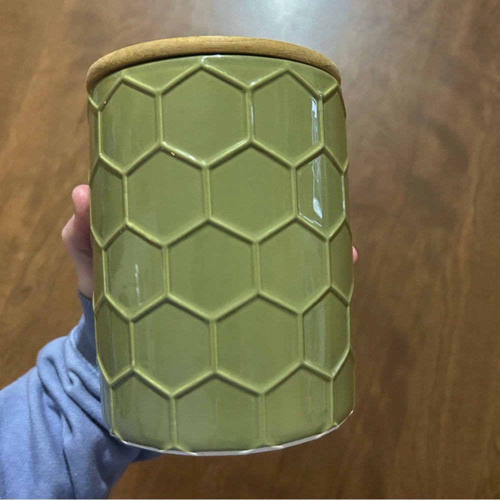 Bee Kind Green cannister - Picture 3 of 6